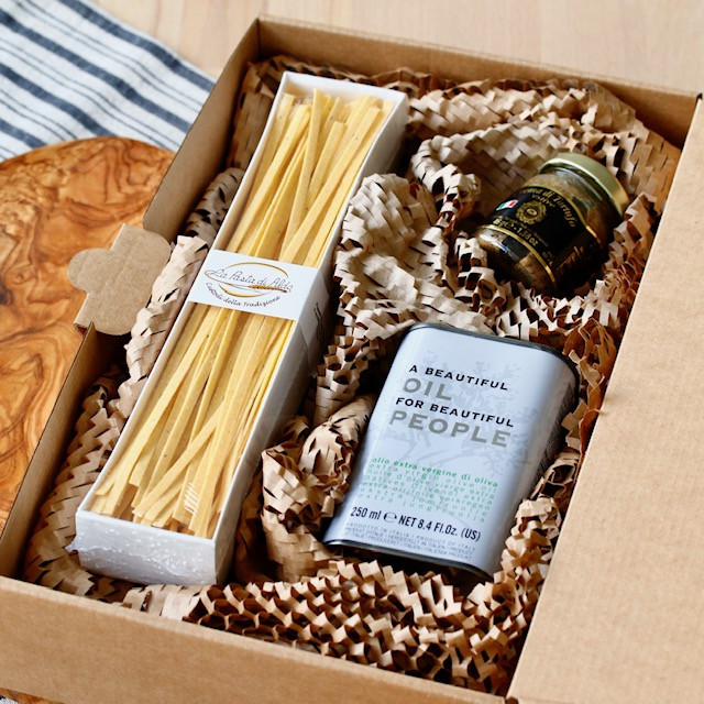 GOURMET BOX darilo jajčne testenine s tartufi in kremo iz črnega tartufa