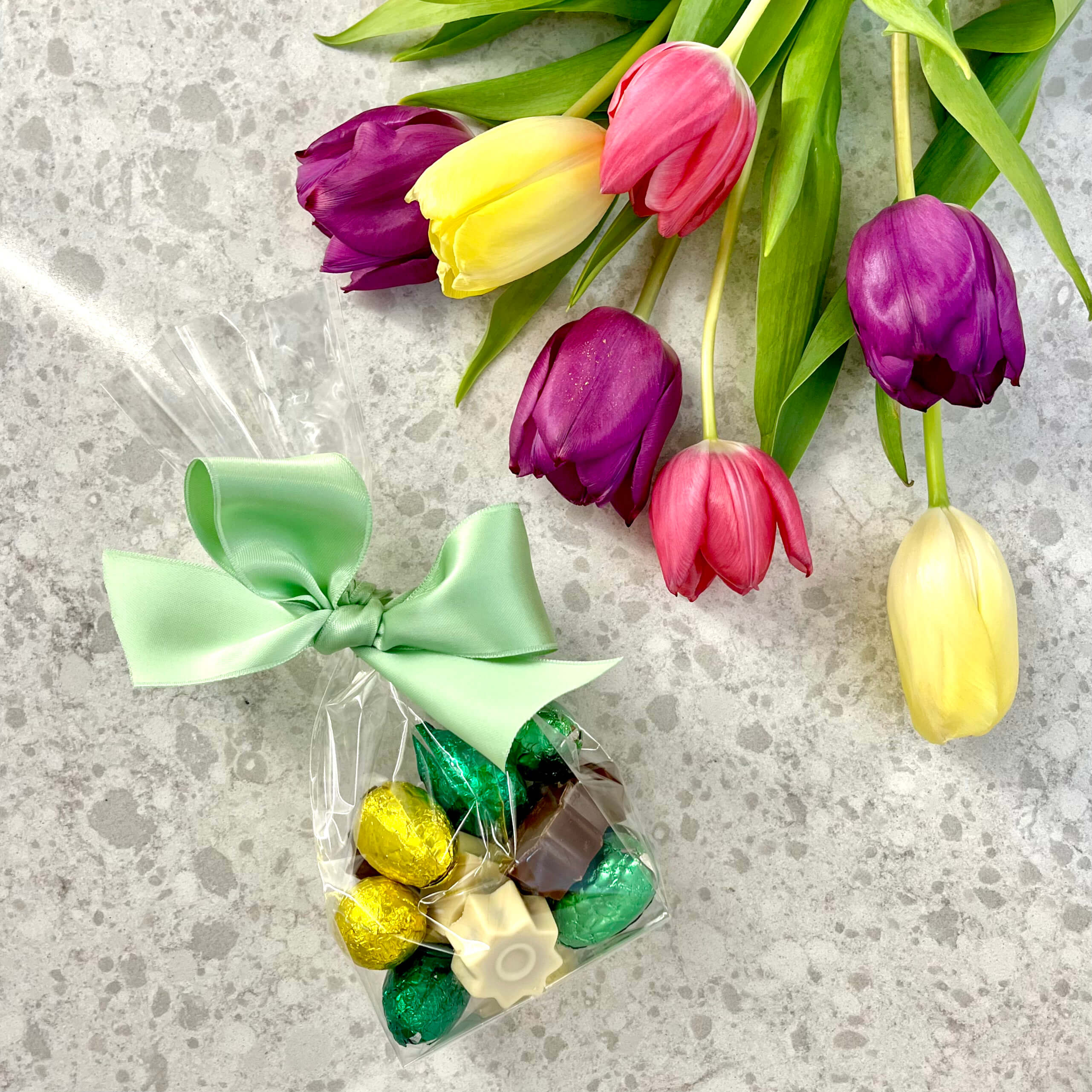 ČOKOLADNI JAJČKI Z LEŠNIKOVO KREMO MIX 