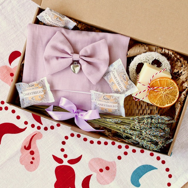 Paket s piškoti, sivko in naravnim milom